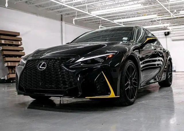 首台"黑武士"雷克萨斯is亮相,战斗风浓郁,双排气 2.0t,犀利_腾讯新闻