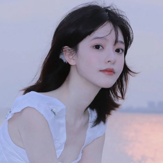 女生头像他心里没有你在深情也没用