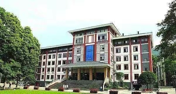 川农理学院一女生寝室全员上岸读研,却遭网友群嘲:全是天坑专业