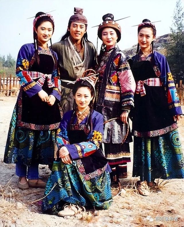 笑傲江湖用毒高手蓝凤凰什么毒能难住她三尸脑虫丹