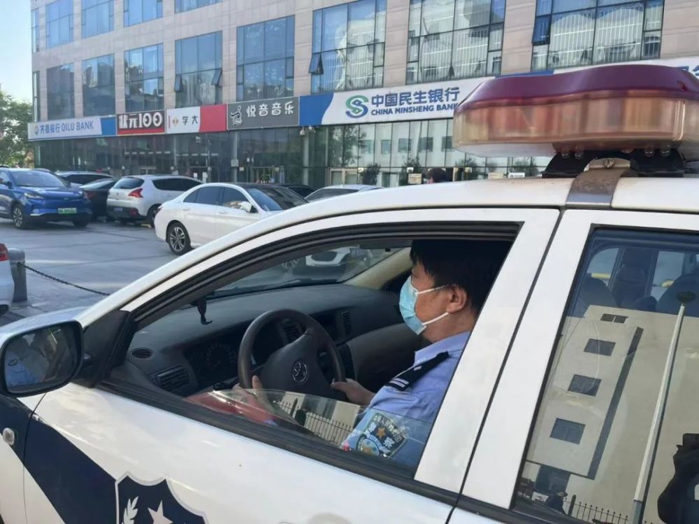 开警车的老司机,yyds!_腾讯新闻