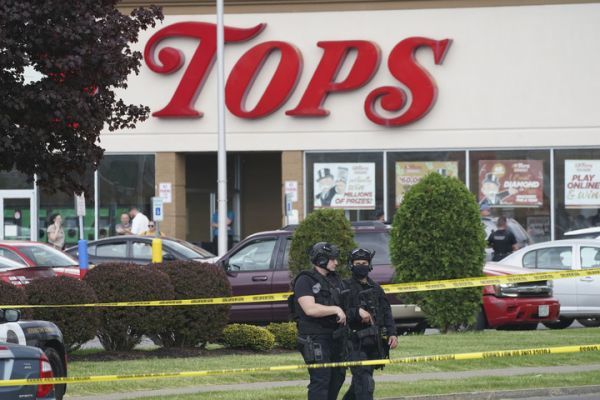 外媒：美国一超市发生枪击事件至少10人死亡FBI称或涉仇恨犯罪