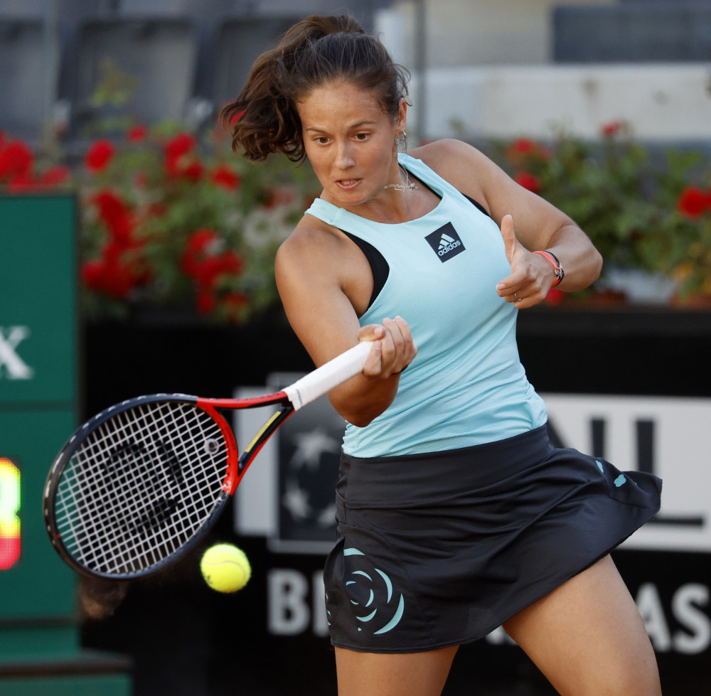 体育网球意大利公开赛贾布尔晋级女单决赛