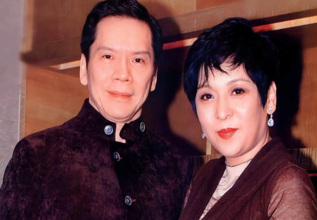 向华强养前妻40年,向太却从不干涉,前妻丁佩到底做了什么?