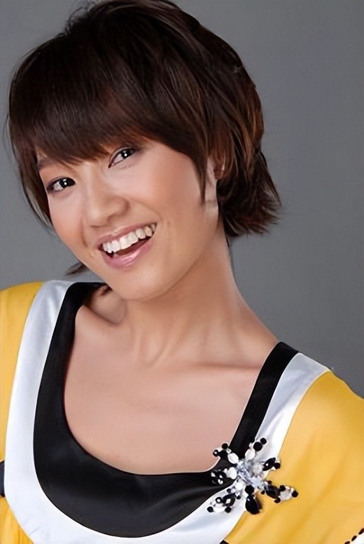 《我爱记歌词》,一夜走红,而这档节目的制片人正是她当时的老公林涵