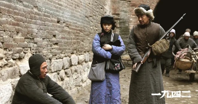 栓柱和星星,那场荒诞的爱情,发生在1942年