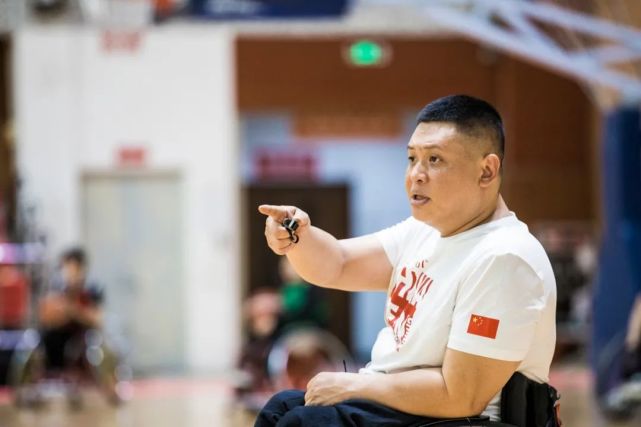 专访国家女子轮椅篮球队主教练陈琦这位来自广州的轮椅执旗手,有