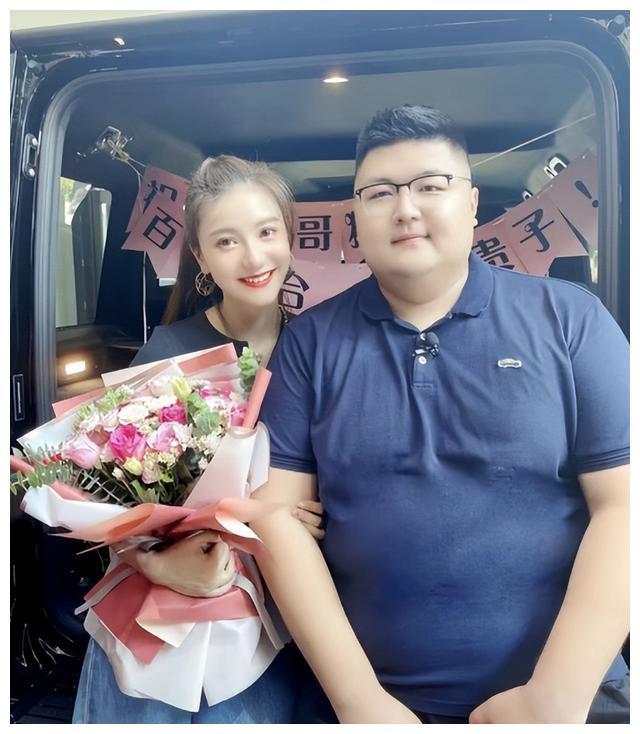 猴哥的爱装不下去了跑潘姥姥家梦幻联动闭口不谈与何钰欣婚礼