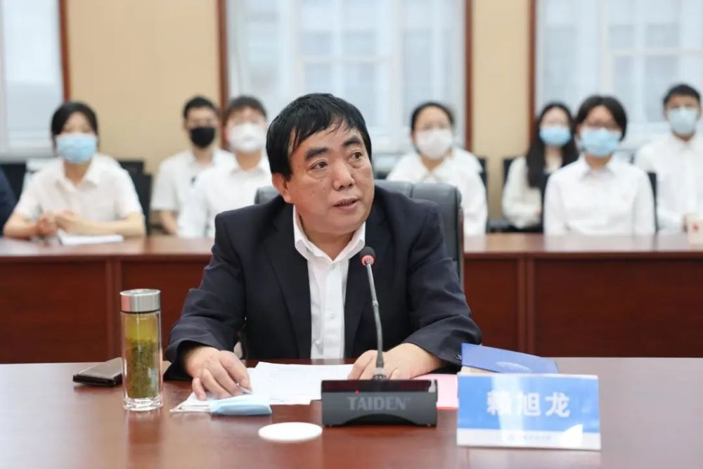 胸怀祖国勇攀高峰陈刚教授父子登顶珠峰座谈会召开