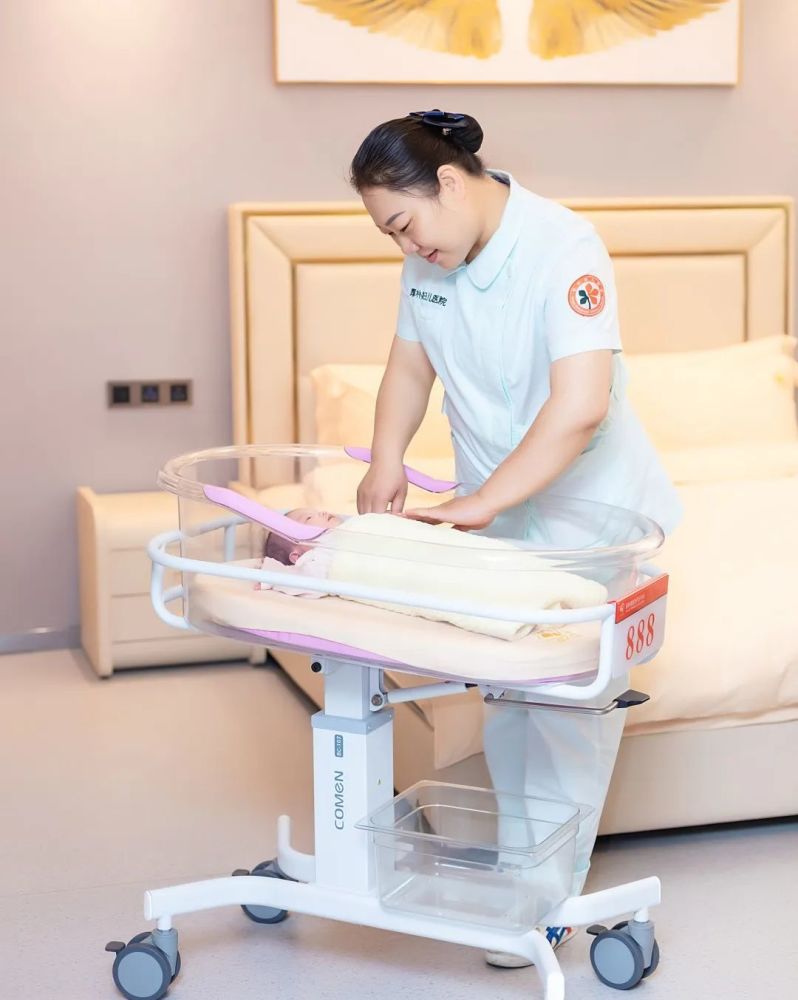 仙草资讯:厚朴家的母婴护理师是怎样照护妈妈和宝宝?