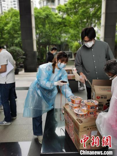 （上海战疫录）“日本妈妈团团长”渡边亚沙子：疫情中的新“工作”