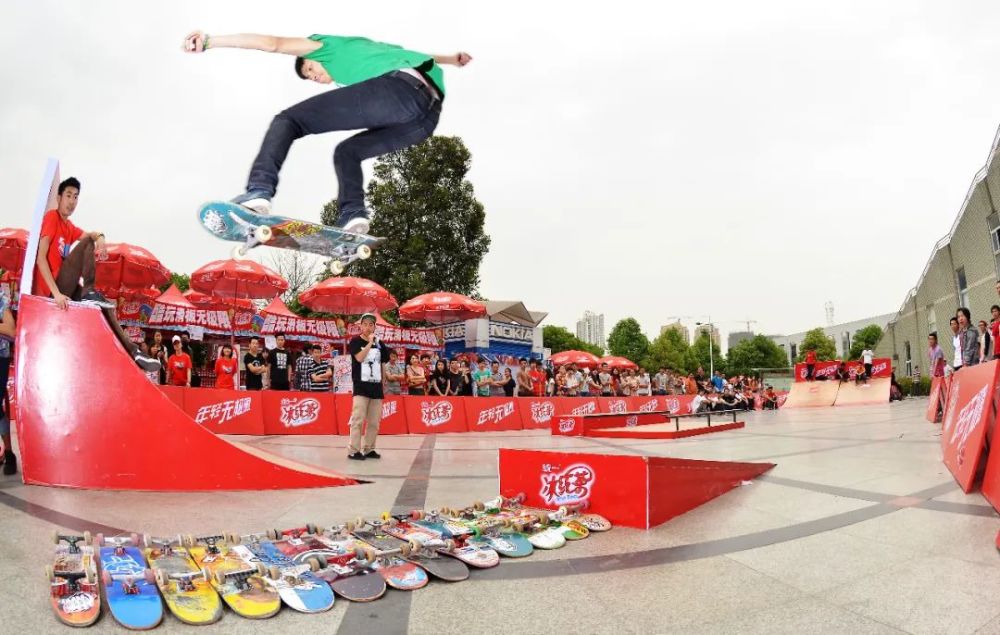 去滑板店issue05pogo滑板店合哥和滑手们接触会让自己心态更年轻