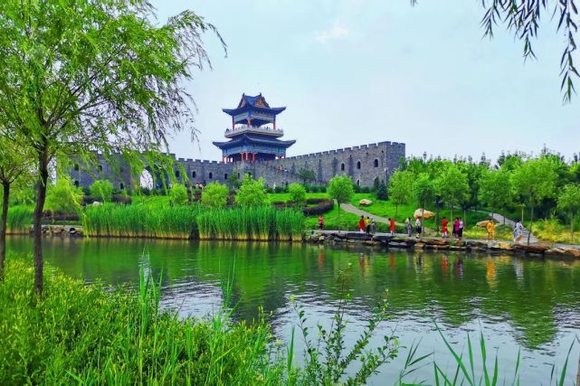 集生態溼地觀光和捺缽文化體驗於一體,有大小景點百餘處,特色景點18處