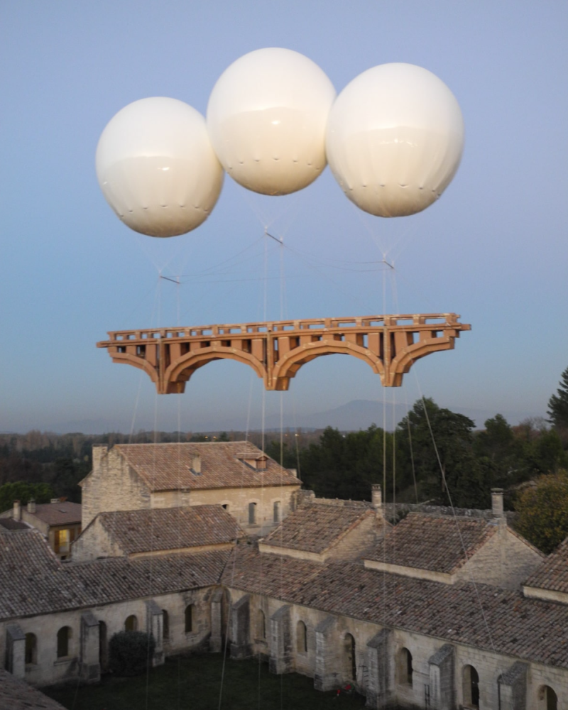 会飞的纸板桥——法国艺术