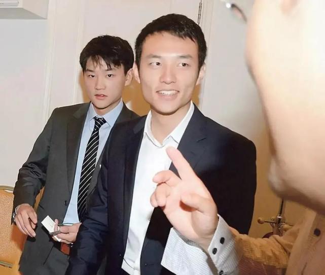 霍启山当选香港总商会理事头衔透露他在霍家地位与哥哥分工明确