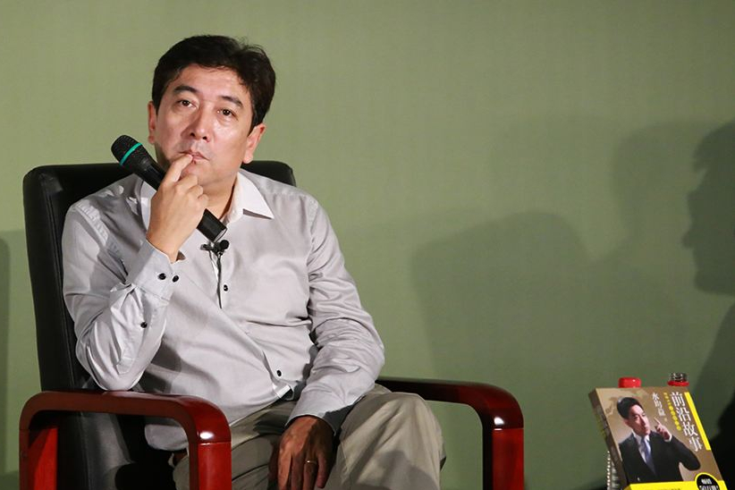 但这样的快乐并没有持续多久,因为不久之后水均益又要出去做战地记者