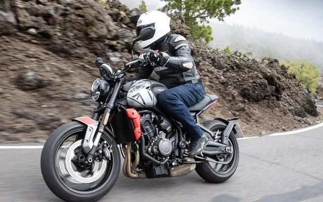 但是从定价分析,新款年轻化配色将有助于与本田cb650r,铃木sv650争夺