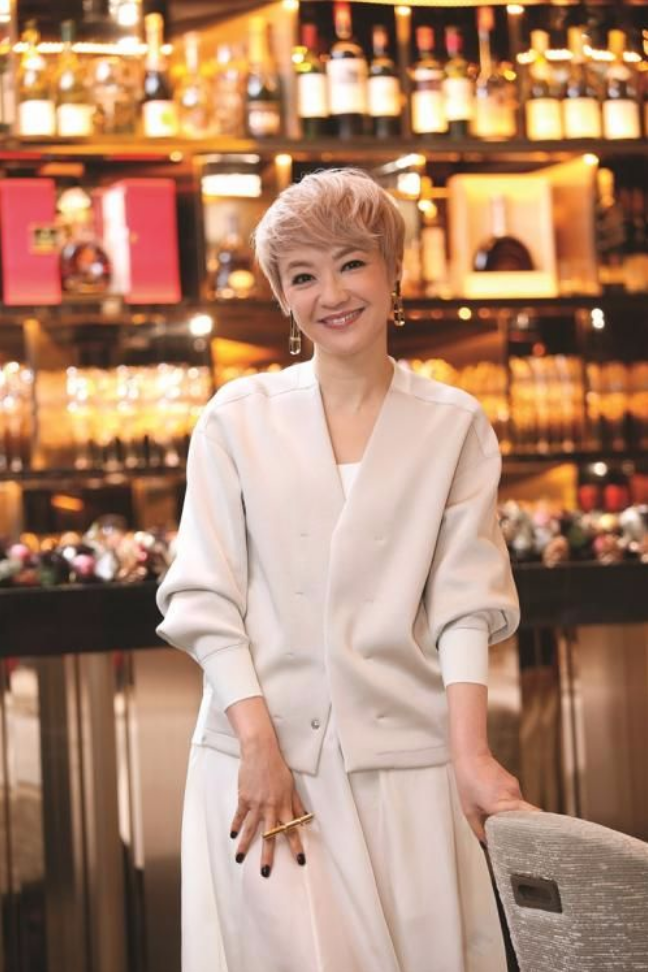 陈慧娴三段恋情无疾而终53岁仍未婚无子女已放弃寻找另一半