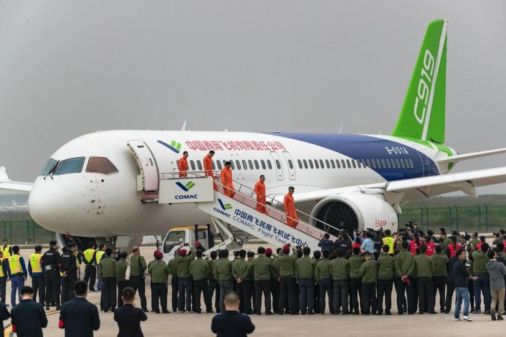 交付型c919首飛成功,機型先進,還比波音便宜,東航已訂購5架_騰訊新聞