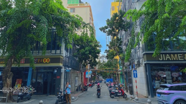 三亚商品街每一条巷子都能让人流连忘返