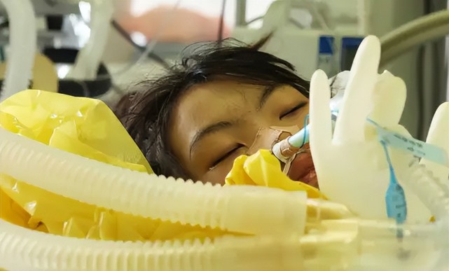 女子受闺蜜影响服毒身亡,父母索赔遭拒:又不是我灌的,她该承担责任吗?