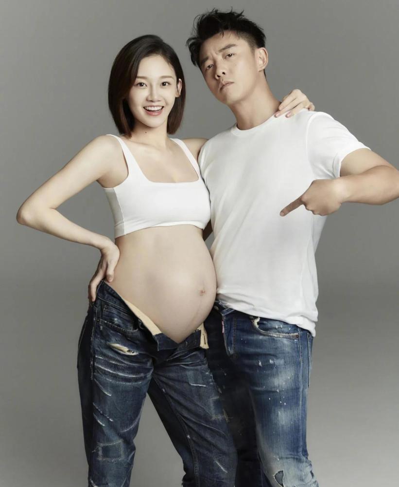 苗苗嫁给郑恺三年抱俩孩子,看看网友是这么评论的插图