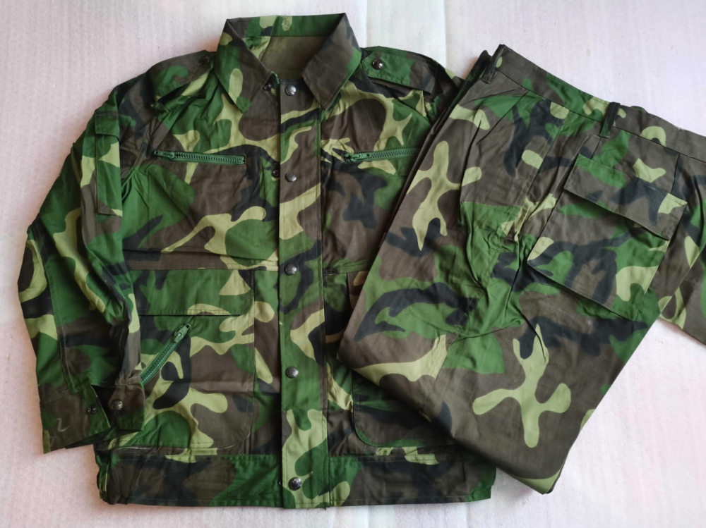 87式林地迷彩服85式迷彩服的设计,还参考了二战期间美海军陆战队的"绿