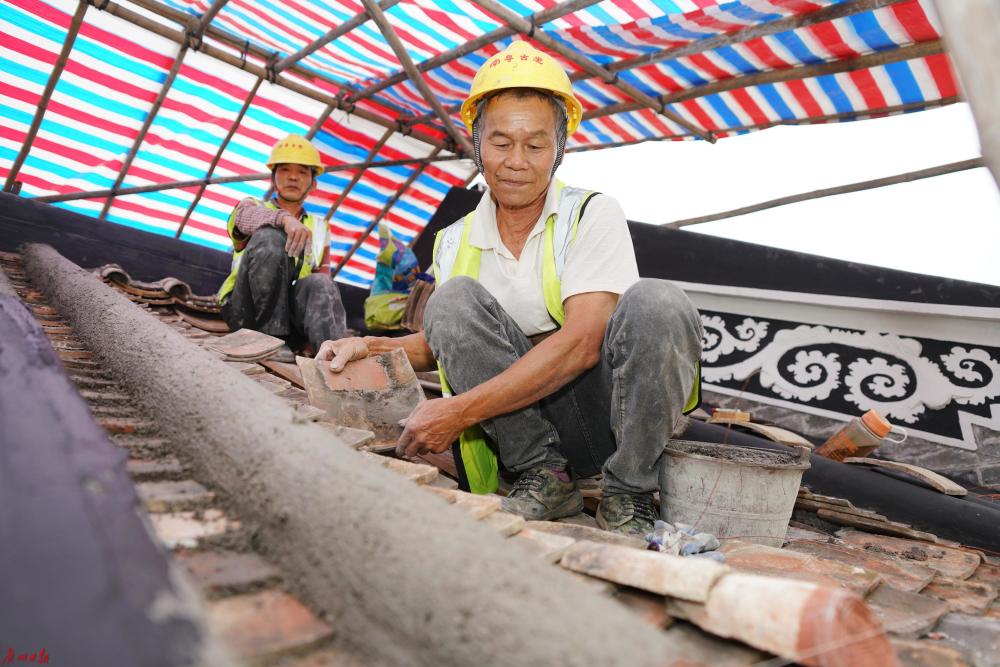 巧手筑岭南·古建守护人｜瓦匠：瓦上四季，檐下人生_腾讯新闻