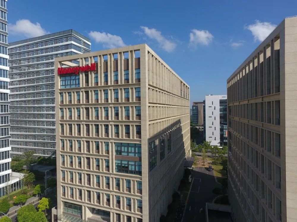 "在政府部门的协调下,霍尼韦尔位于上海的工厂陆续完成了复工复产.