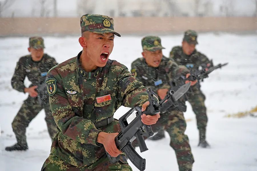 超刺激！近距离感受坦克分队实弹射击现场