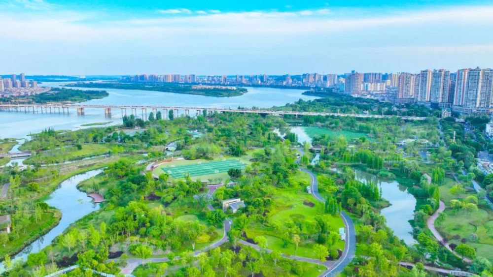到2025年,遂宁将新建各类公园30个,人均公园绿地面积达16平方米,推动