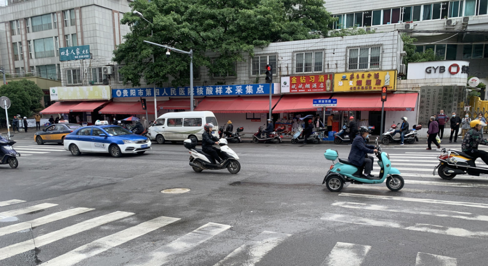 贵阳一群"摩的"被查处