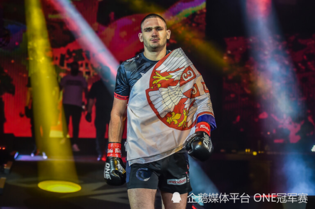 猛男之战曾胸部中弹的巴西帮派硬汉对上4战全ko的欧帕西克