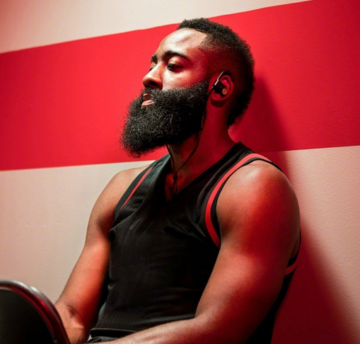 哈登:"对外界批评我保持沉默,我需要继续努力!