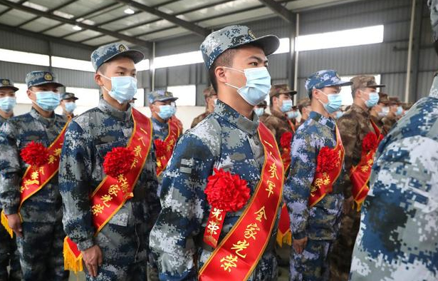 兵役12年退伍,选50万退伍费还是体制内工作?