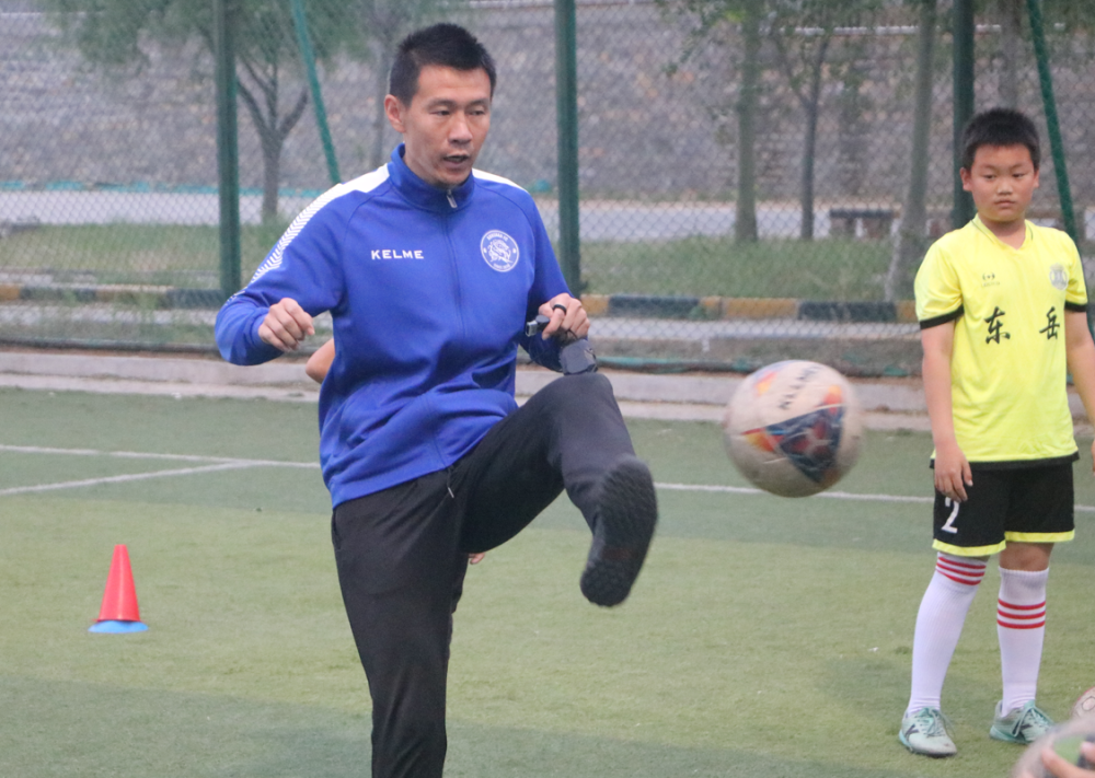 泰安校园足球教练李玉鹏从国少队员到基层教练自己有个小目标