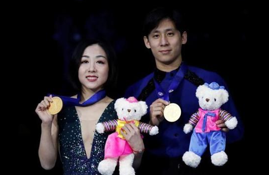 花滑女神隋文静奋斗15年不敌1张照片被男搭档亲吻腹部意外走红