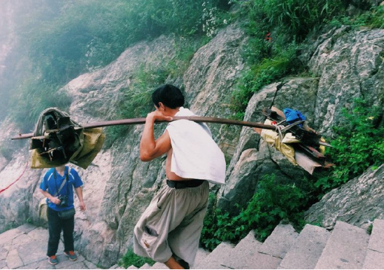 周公解梦，梦见挑水上山，寓意深远的人生启示