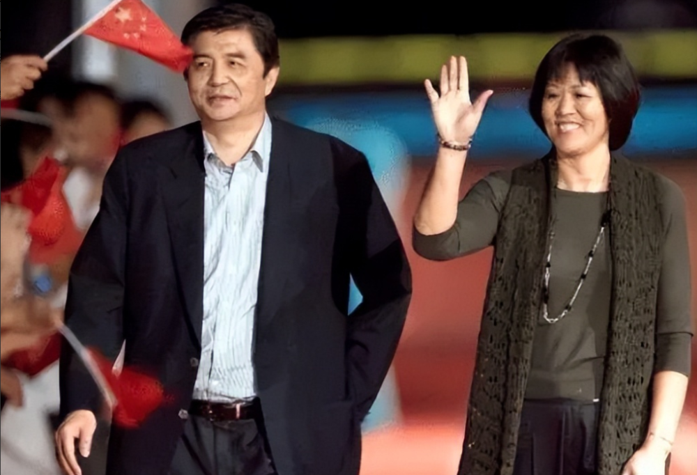 汪嘉伟之子汪崎:在国外长大,23岁回国当导演,成离异父母的骄傲_腾讯