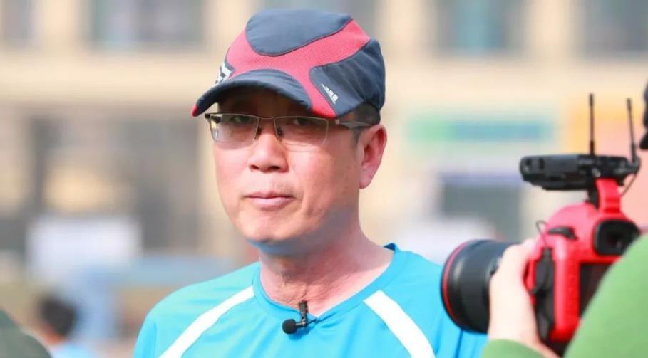 作为河北足球名宿,张森在专业体制逐渐走向了职业化的时代里为河北