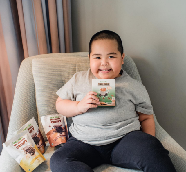 泰国网红男孩tatan走红后也开始在ins账号上带货希望类似kailia posey