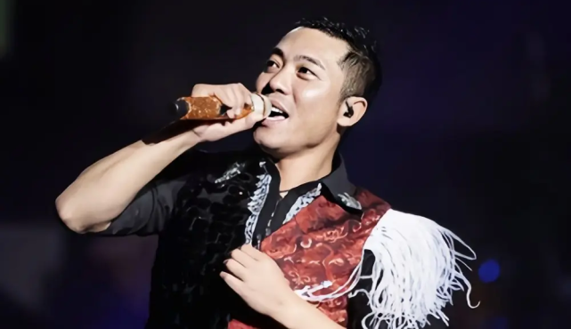 歌手黑龙吃百家饭长大凭一首歌改命与成奎安兄弟情深成绝唱