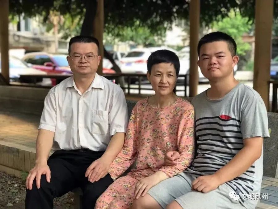 祝贺随州3个家庭1名个人获全国表彰