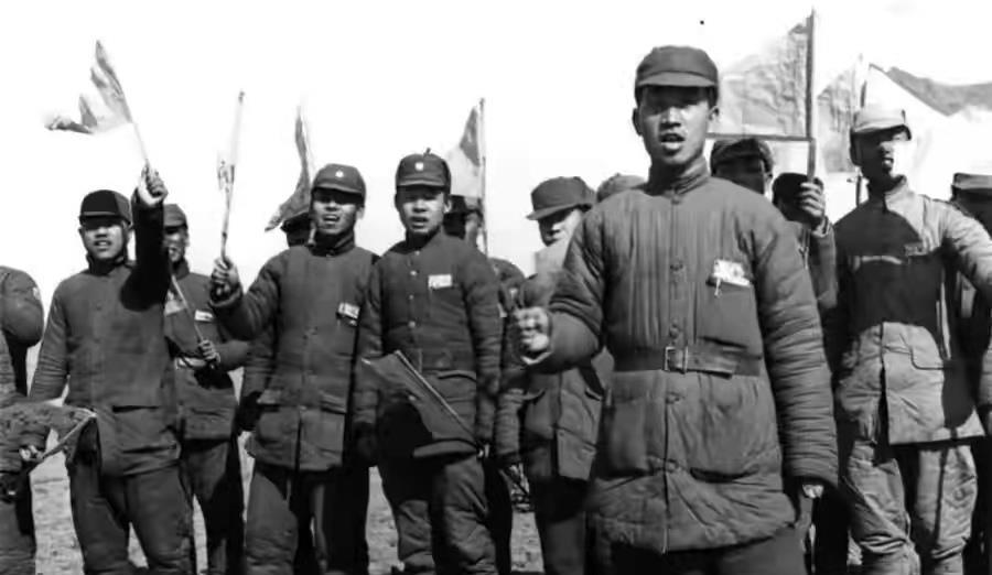 全面抗战爆发后,驻冀中蒋军仓皇逃窜,当地老百姓不甘当亡 国奴,在蒋军