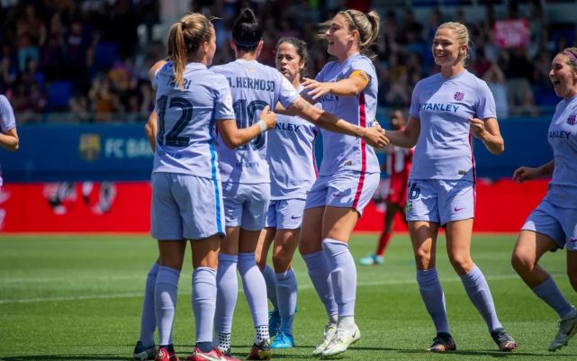 巴萨女足21马竞女足赛季全胜夺冠影集