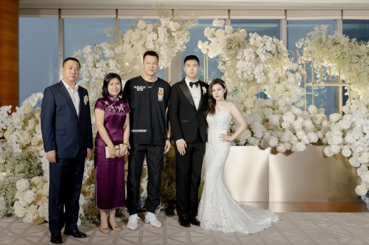 广东男篮主帅杜锋,总经理朱芳雨,球员易建联,胡明轩,赵锦洋和徐杰等