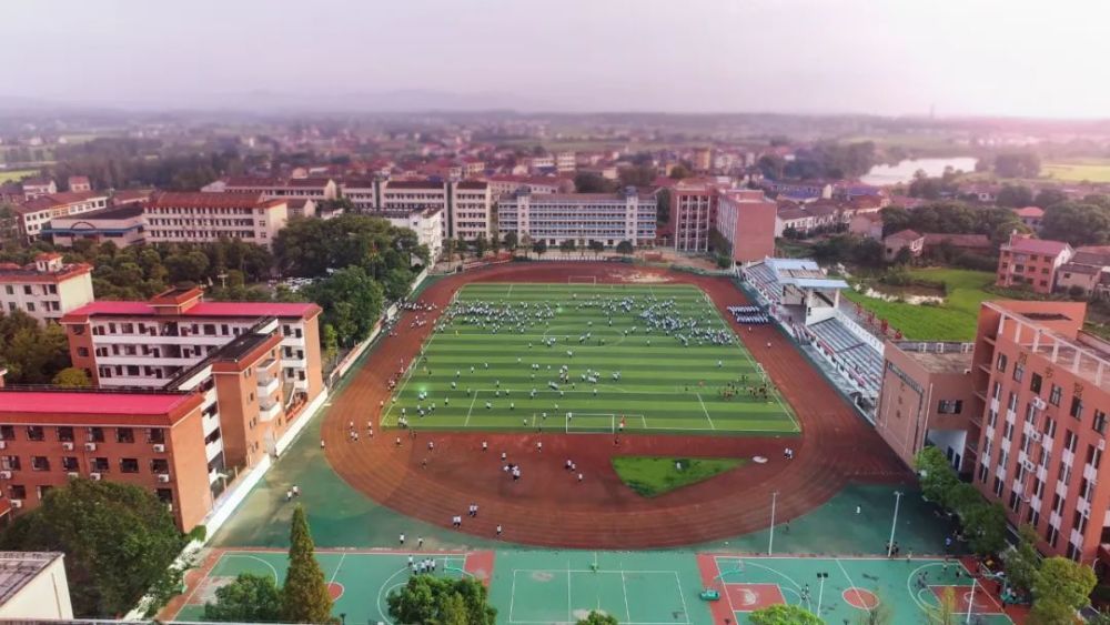 里积累的点滴知识大到灌风的校服相遇在醴陵二中的秋天一群少年笑容