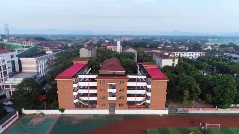 里积累的点滴知识大到灌风的校服相遇在醴陵二中的秋天一群少年笑容