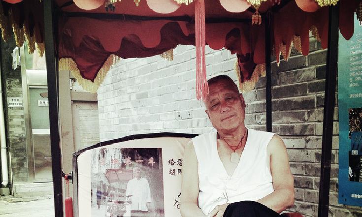 北京有位清朝王爷，在胡同口拉车38年，1小时要收150元