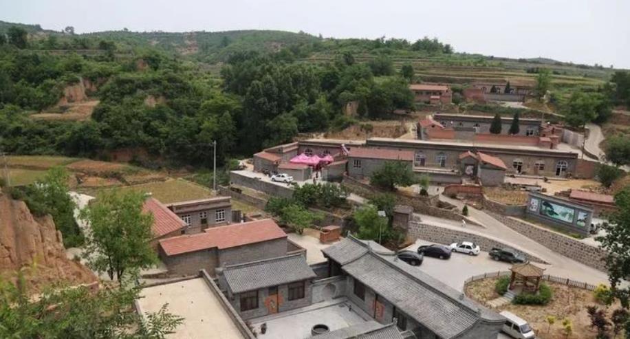 千年古村杨家峪，距北京86公里，村里都是四合院，为何却无人居住